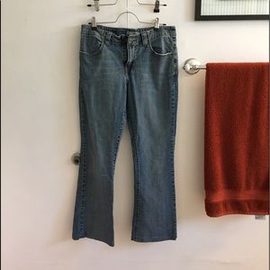 BOOT CUT LEVIS